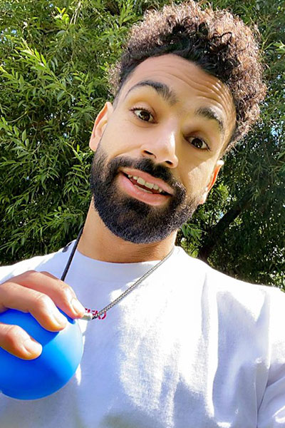 محمد صلاح يظهر بتسريحة شعر جديدة وجدل بين رواد مواقع التواصل